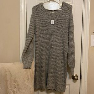💛 Gray sweater dress 👗 small - looks good with a belt and boots 👢